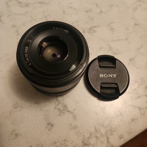 Sony 35mm oss - 35mm, f1.8