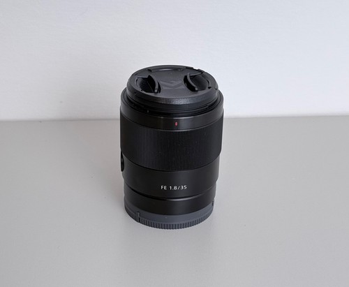 Sony 35mm sel35f18f - f/1.8,